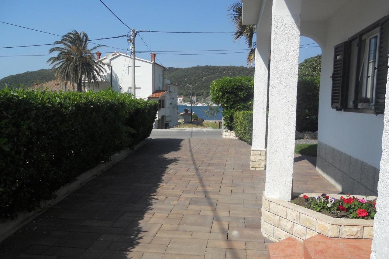 Apartment Supetarska Draga - Donja 5030A Buitenkant foto