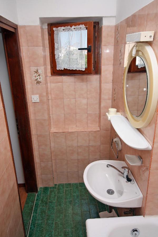 Apartment Supetarska Draga - Donja 5030A Buitenkant foto