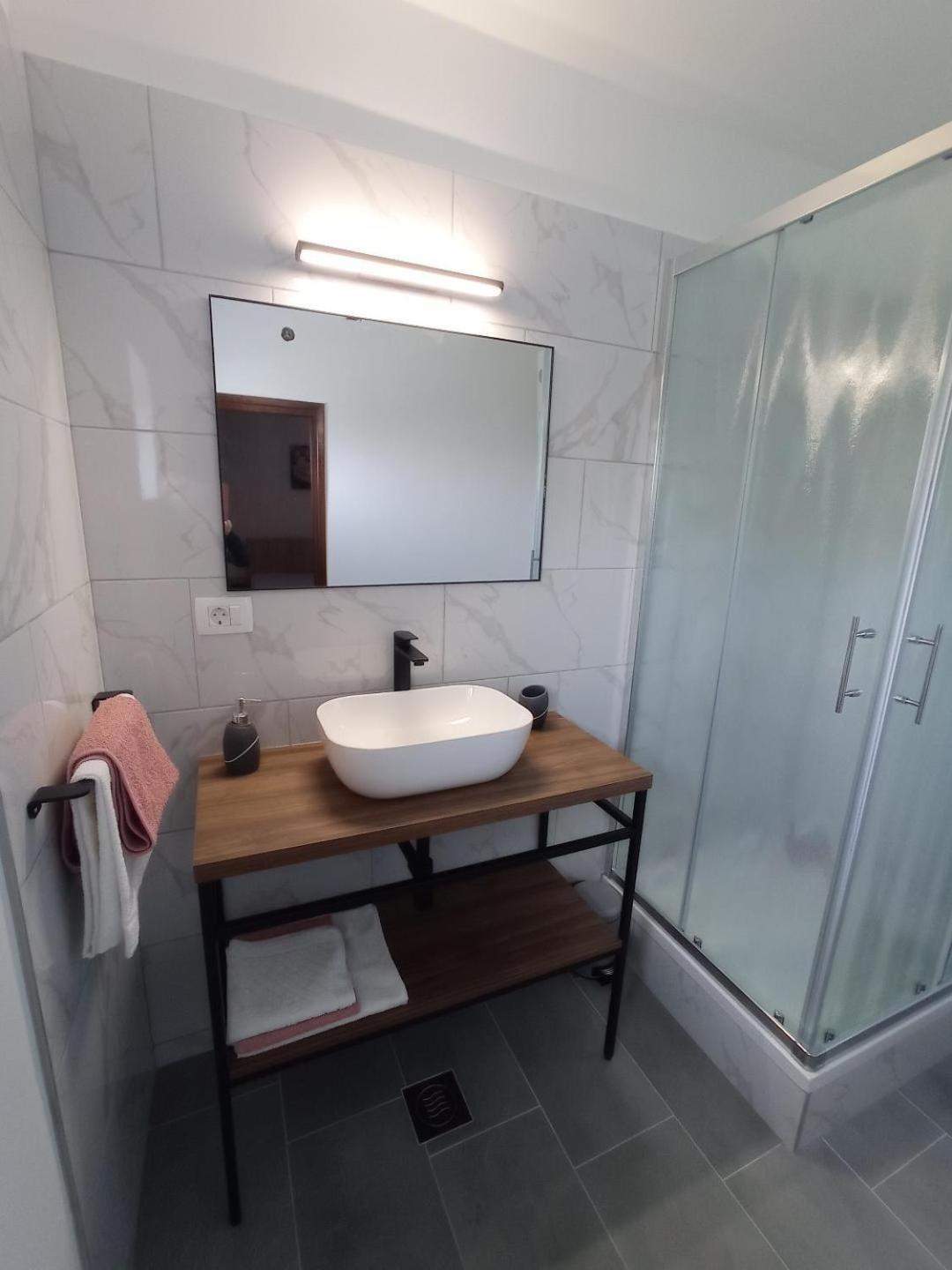 Apartment Supetarska Draga - Donja 5030A Buitenkant foto